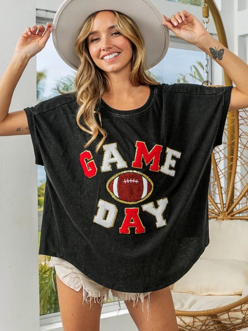 BiBi Game Day Varsity Letter Loose Fit Vintage Washed Top in Black - Picture 2 of 4
